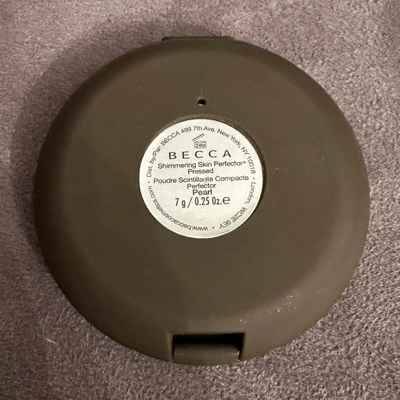 Becca Shimmering Skin Perfecter in Pearl - Picture 2 of 4
